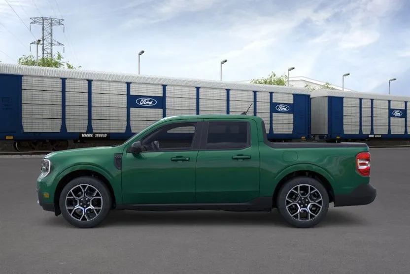 2025 Ford Maverick Lariat photo 1