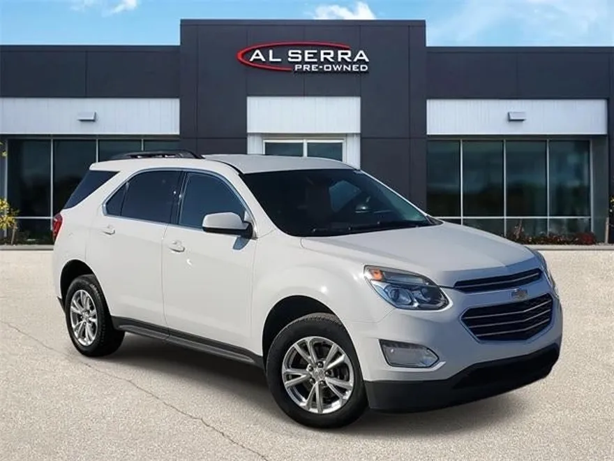 2017 Chevrolet Equinox LT photo 1
