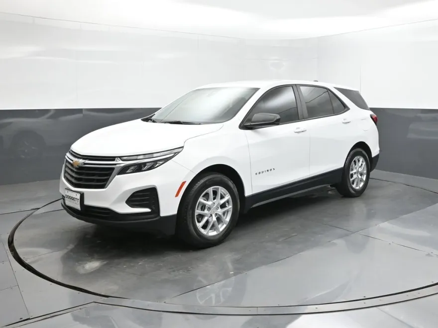 2022 Chevrolet Equinox LS photo 1