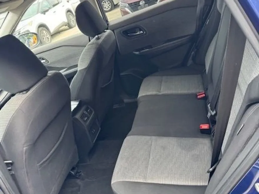 2021 Nissan Rogue SV photo 1