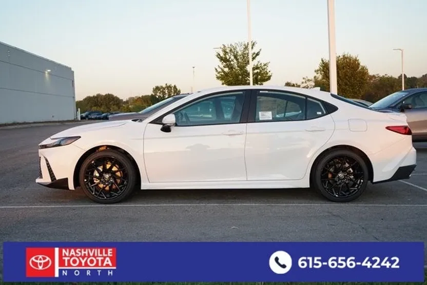2026 Toyota Camry SE photo 1