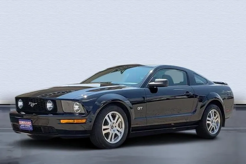 2005 Ford Mustang GT Premium photo 1