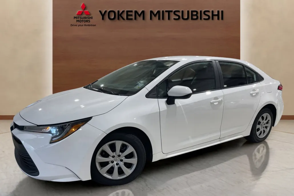 2023 Toyota Corolla LE photo 1