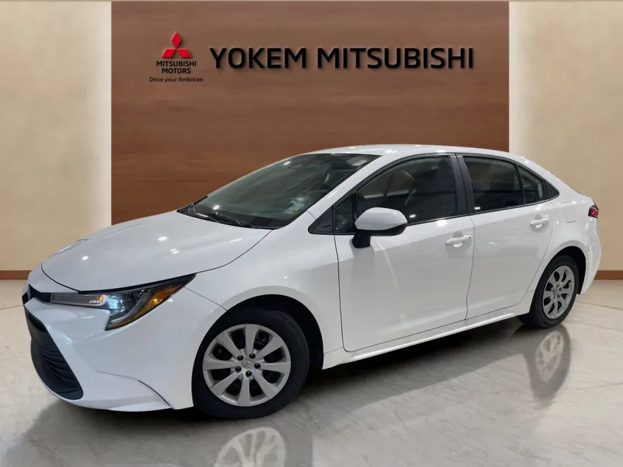 2023 Toyota Corolla LE photo 1