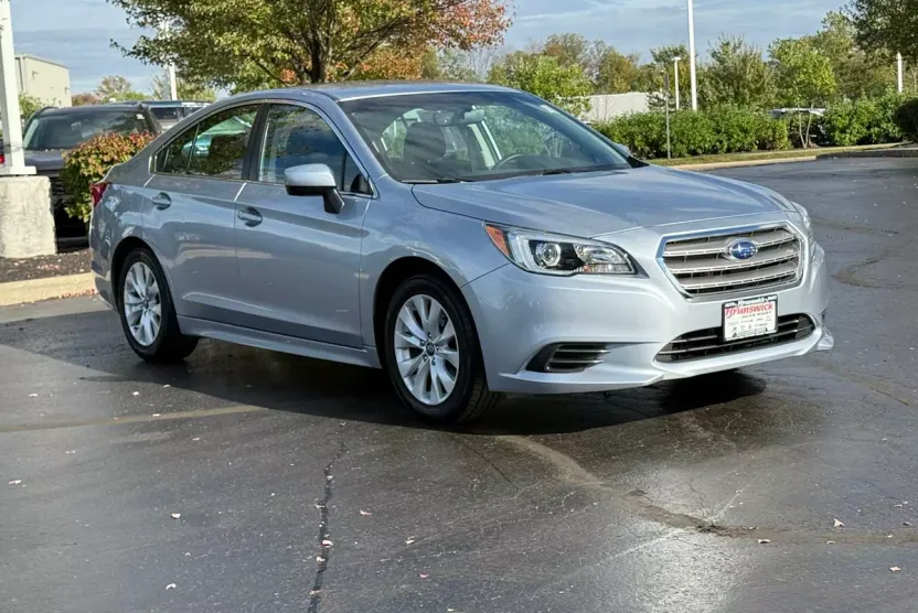 2017 Subaru Legacy Premium photo 1