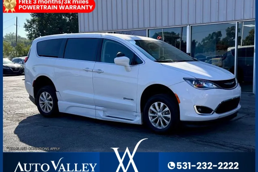 2018 Chrysler Pacifica Touring Plus photo 1