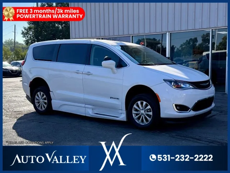 2018 Chrysler Pacifica Touring Plus photo 1