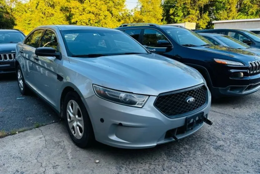 2015 Ford Taurus photo 1