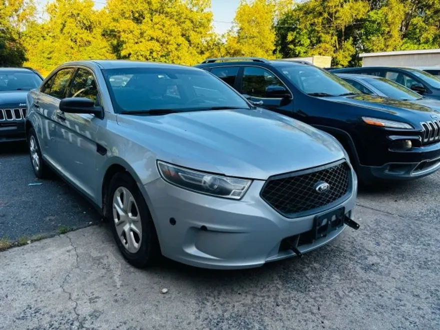 2015 Ford Taurus photo 1