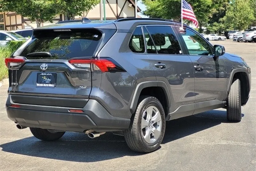 2024 Toyota RAV4 XLE photo 1