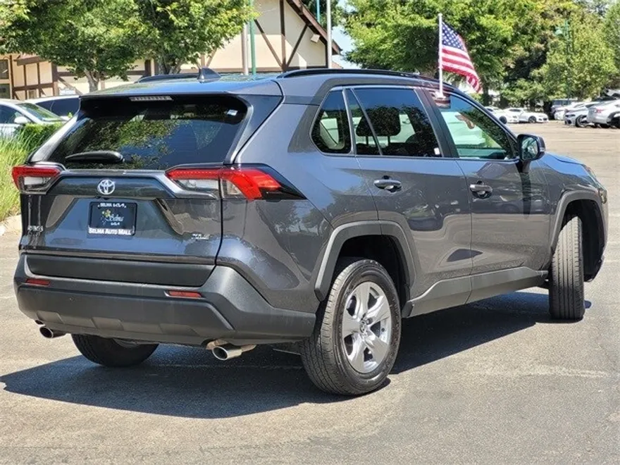 2024 Toyota RAV4 XLE photo 1