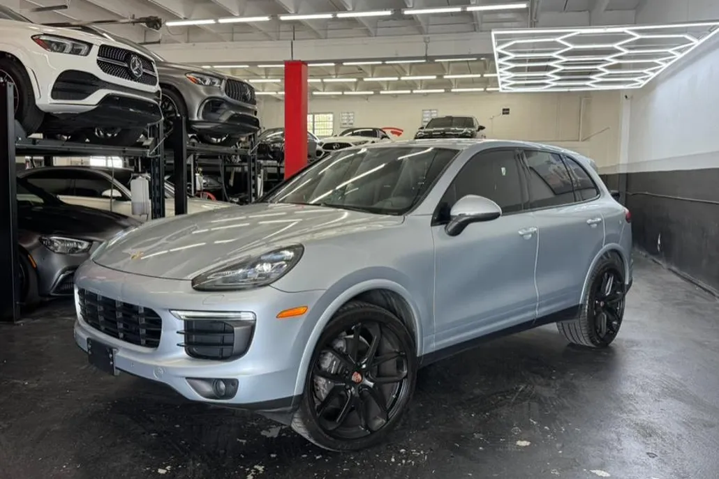 2018 Porsche Cayenne Platinum Edition photo 1