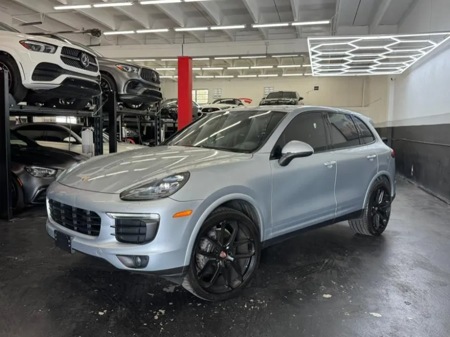2018 Porsche Cayenne Platinum Edition photo 1