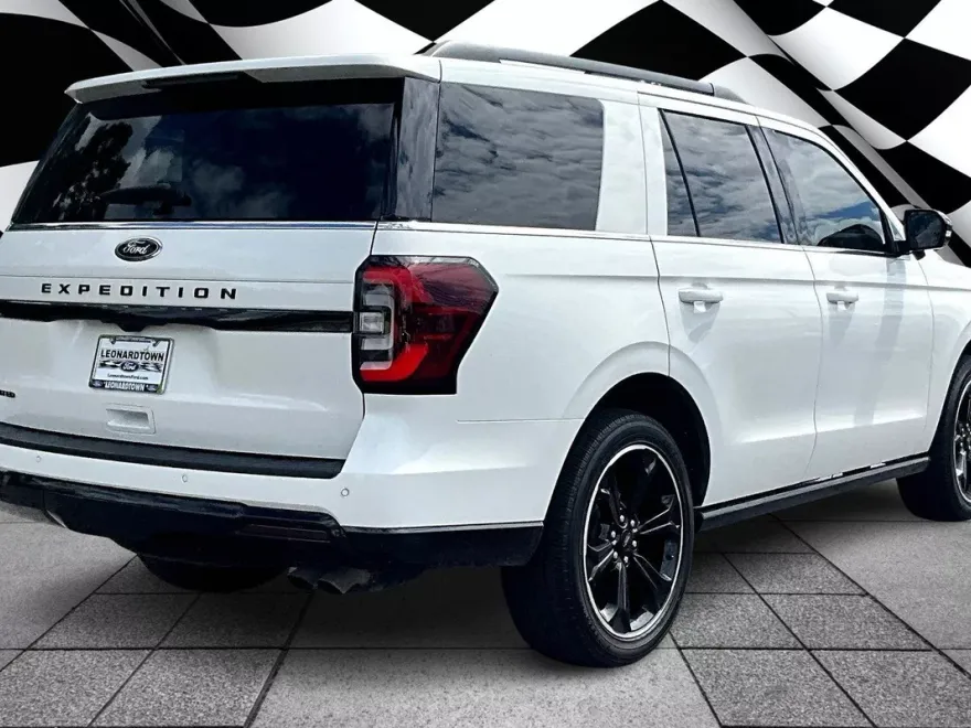 2022 Ford Expedition Limited photo 1