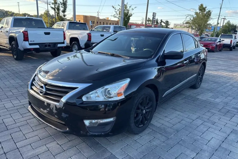 2015 Nissan Altima 2.5 S photo 1