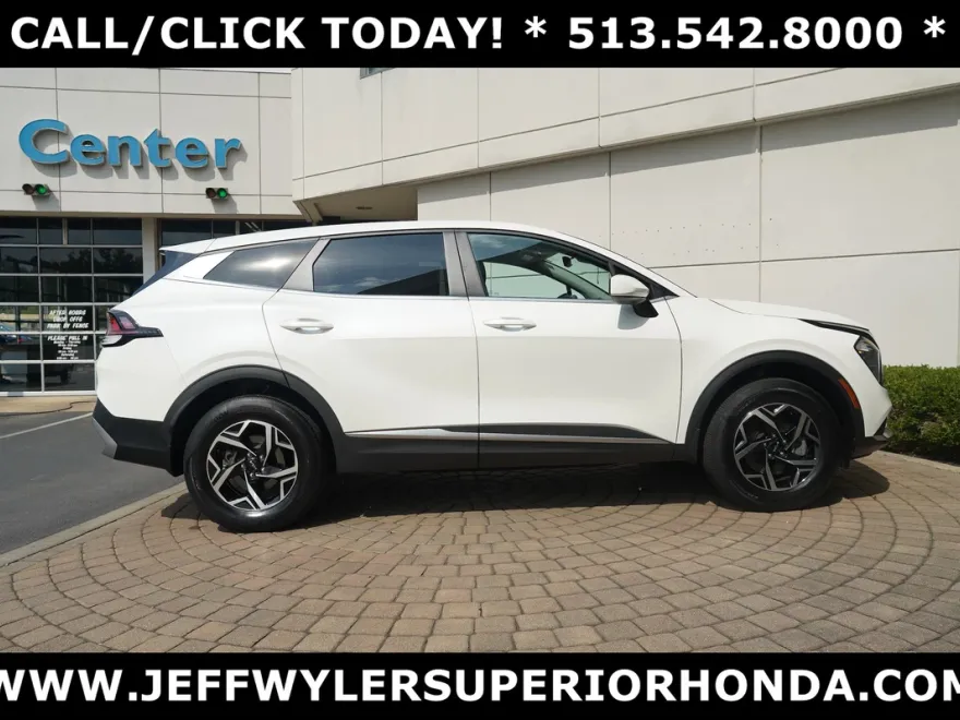 2023 Kia Sportage LX photo 1