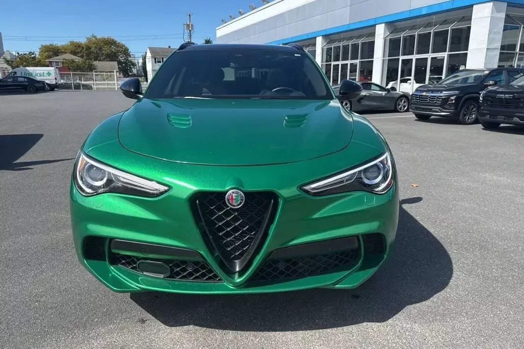 2022 Alfa Romeo Stelvio Quadrifoglio photo 1