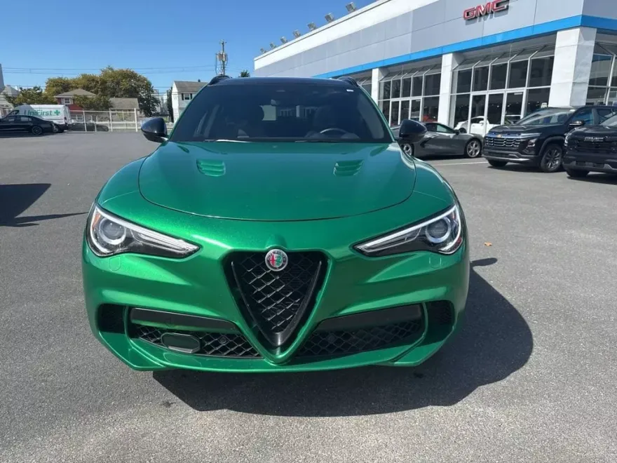 2022 Alfa Romeo Stelvio Quadrifoglio photo 1