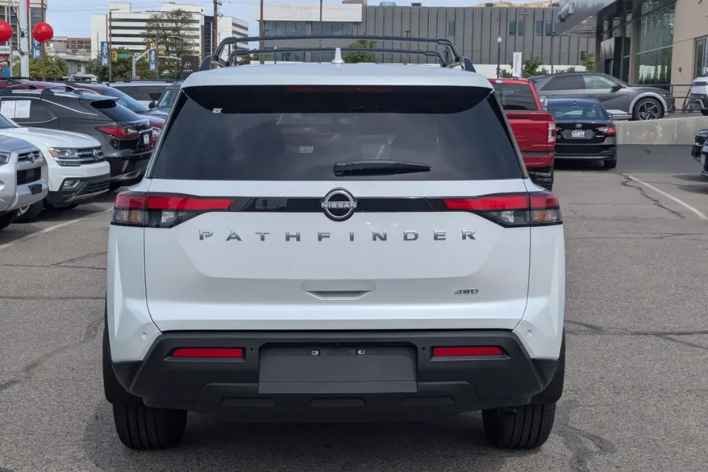 2025 Nissan Pathfinder SV photo 1