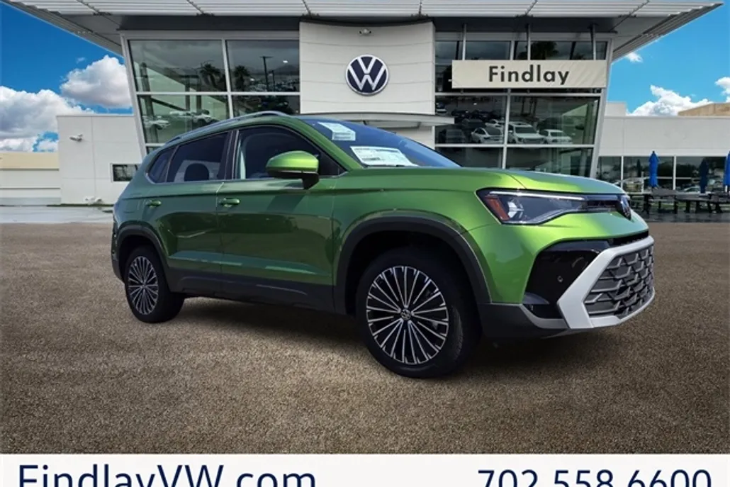 2025 Volkswagen Taos SE photo 1