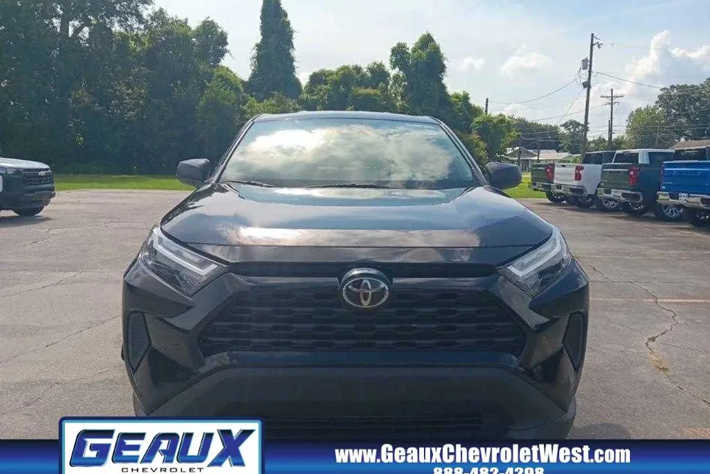 2023 Toyota RAV4 LE photo 1
