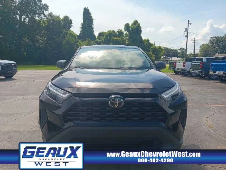 2023 Toyota RAV4 LE photo 1