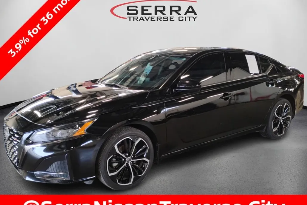 2023 Nissan Altima 2.5 SR photo 1