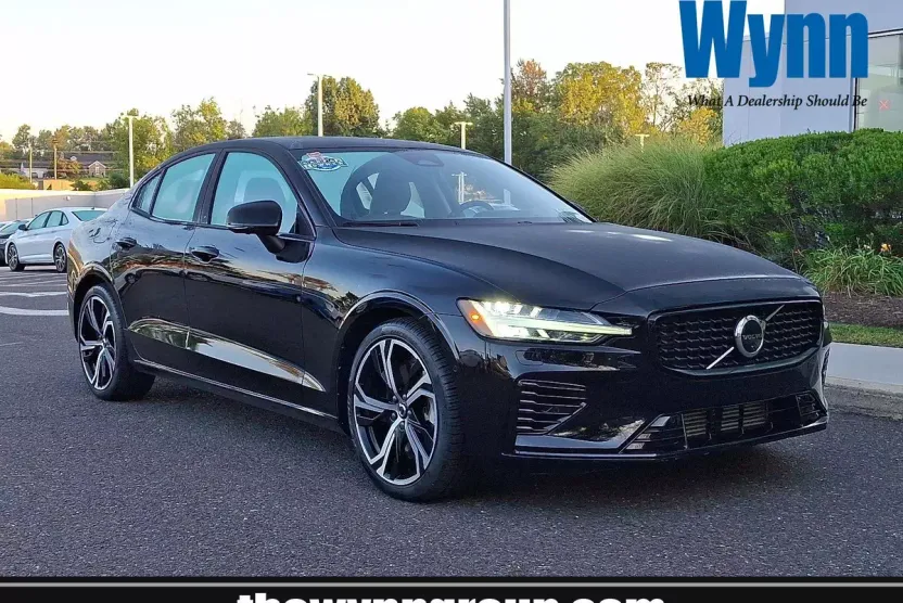 2023 Volvo S60 Recharge Plus photo 1