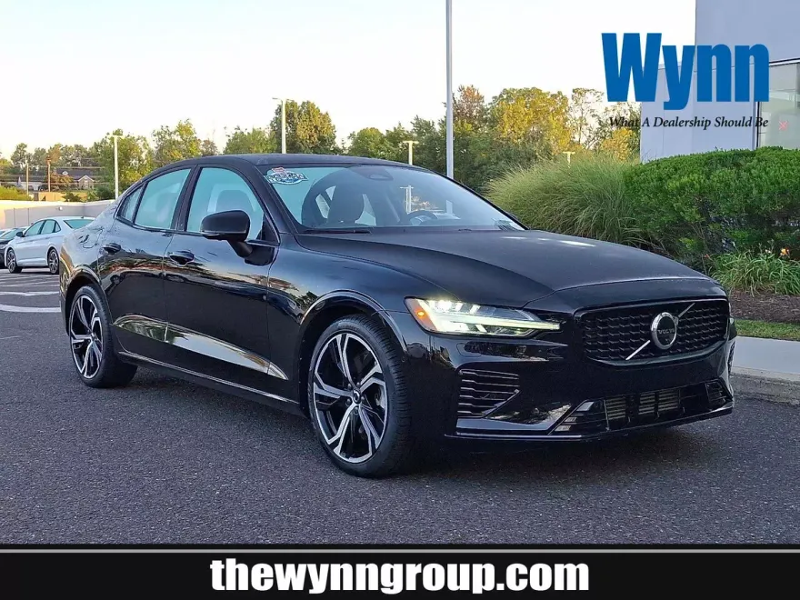 2023 Volvo S60 Recharge Plus photo 1