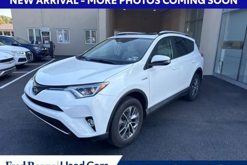 2016 Toyota RAV4 Hybrid XLE photo 1