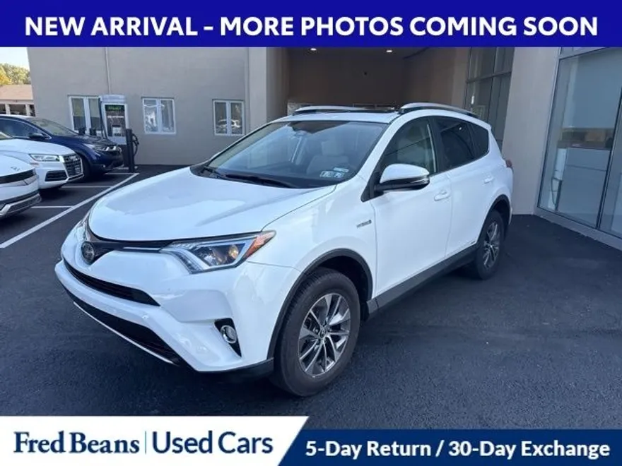 2016 Toyota RAV4 Hybrid XLE photo 1