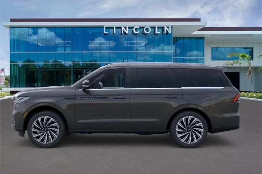 2025 Lincoln Navigator Black Label photo 1