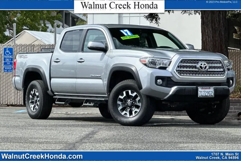2017 Toyota Tacoma TRD V6 photo 1