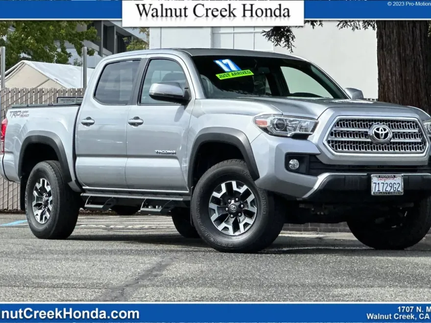 2017 Toyota Tacoma TRD V6 photo 1
