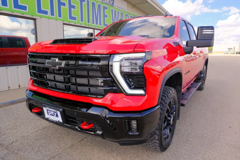 2025 Chevrolet Silverado 3500HD LT photo 1