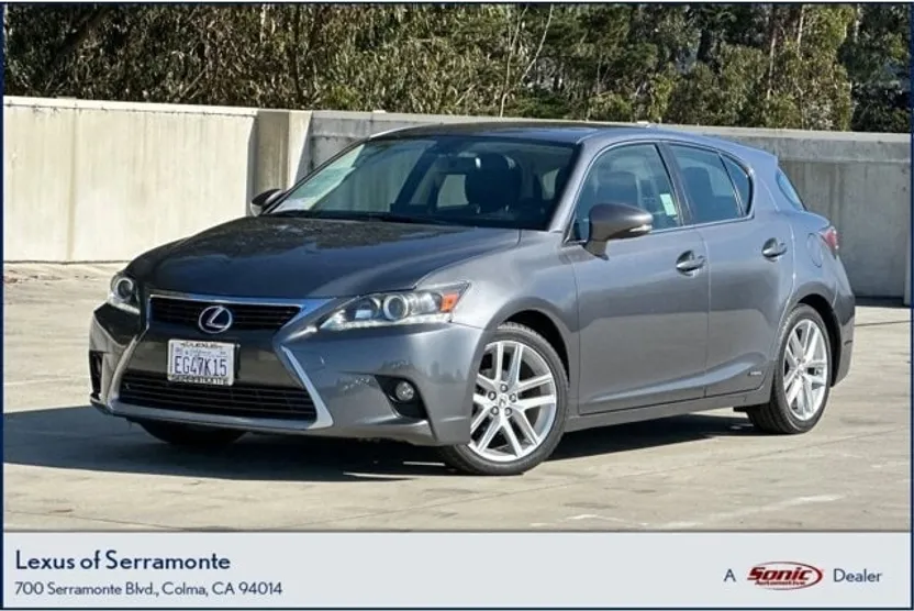 2015 Lexus CT 200h photo 1