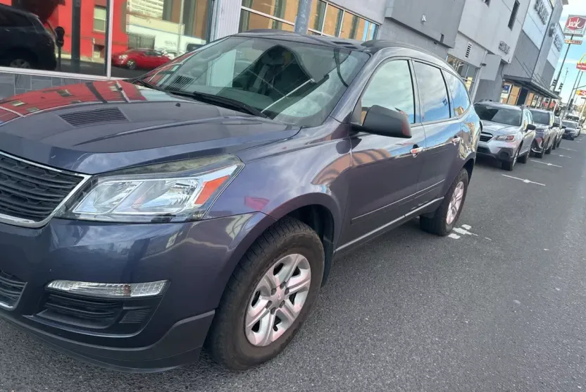 2013 Chevrolet Traverse LS photo 1
