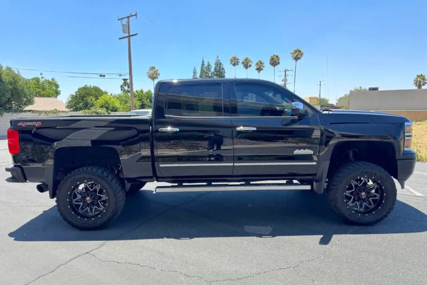 2014 Chevrolet Silverado 1500 High Country photo 1