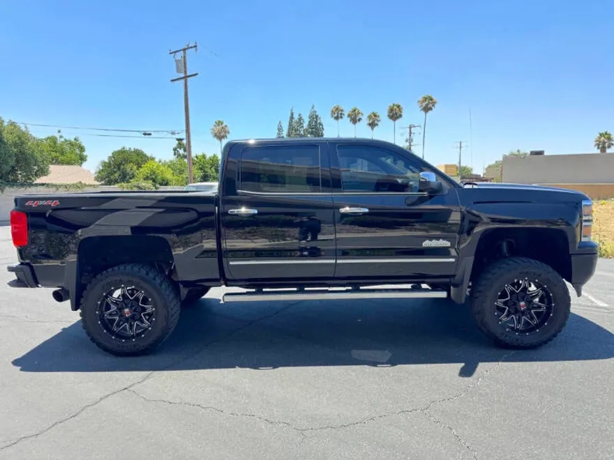 2014 Chevrolet Silverado 1500 High Country photo 1