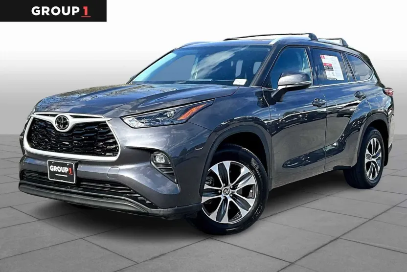 2022 Toyota Highlander XLE photo 1