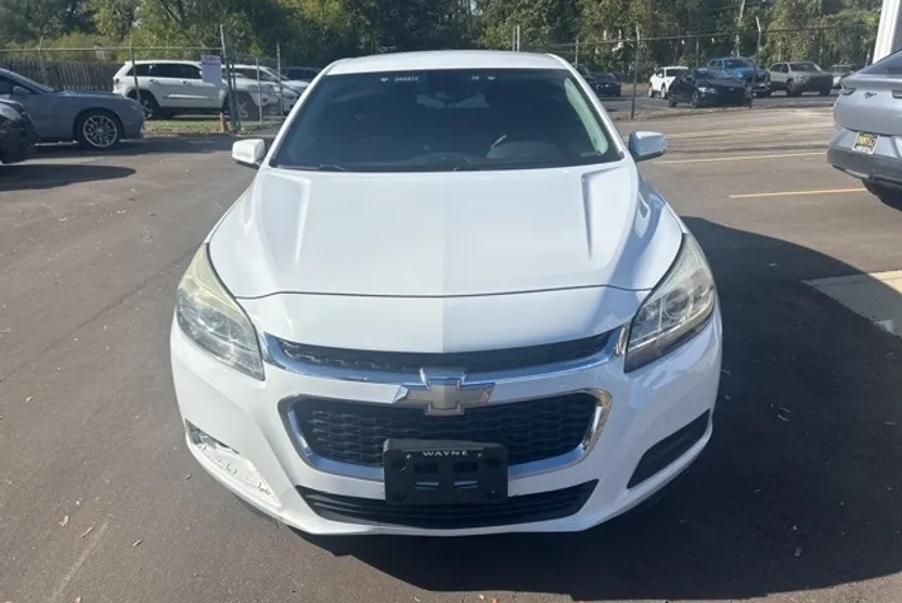 2015 Chevrolet Malibu 1LT photo 1