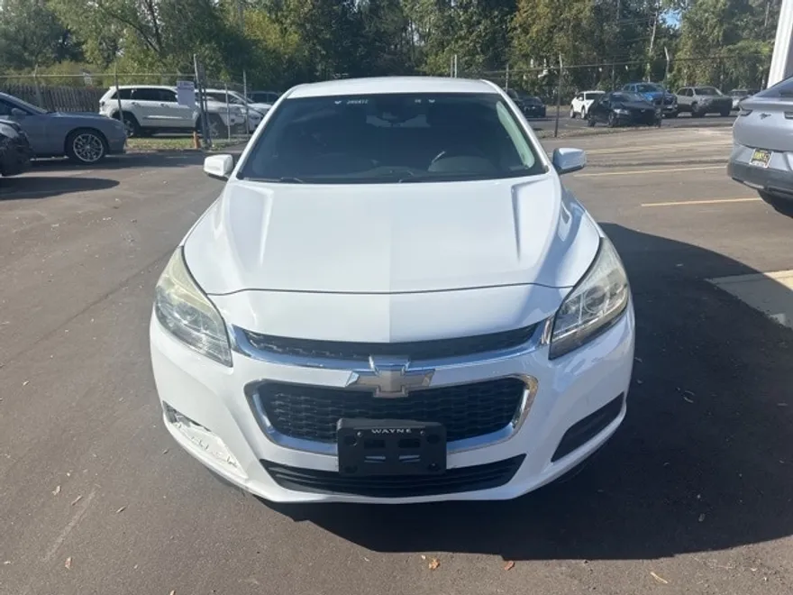 2015 Chevrolet Malibu 1LT photo 1