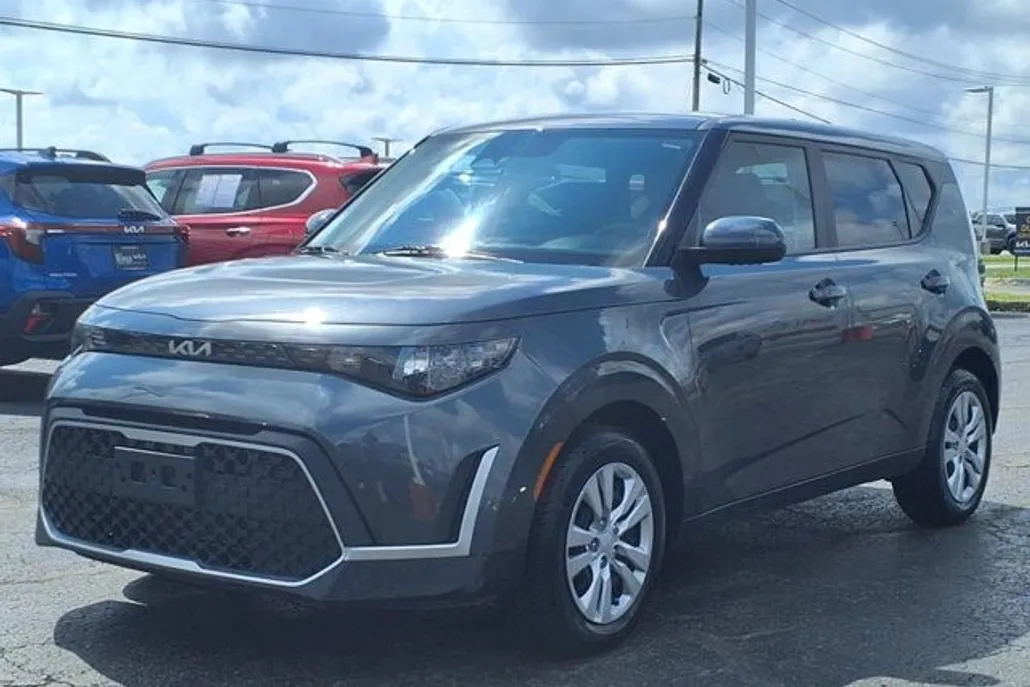 2023 Kia Soul LX photo 1