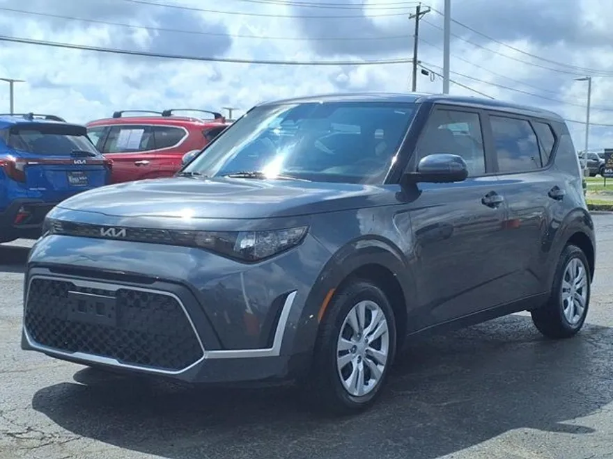 2023 Kia Soul LX photo 1