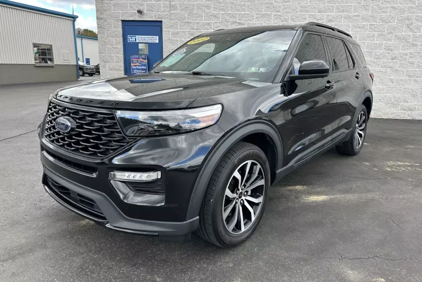 2022 Ford Explorer ST-Line photo 1
