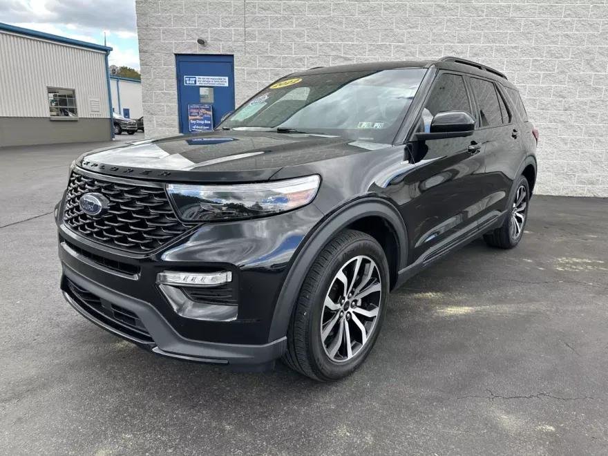 2022 Ford Explorer ST-Line photo 1