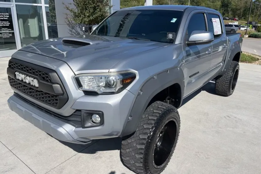 2017 Toyota Tacoma SR5 Sport TRD Pro photo 1