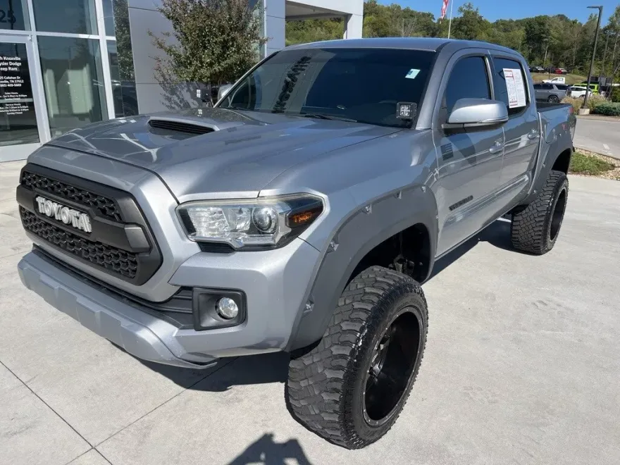 2017 Toyota Tacoma SR5 Sport TRD Pro photo 1