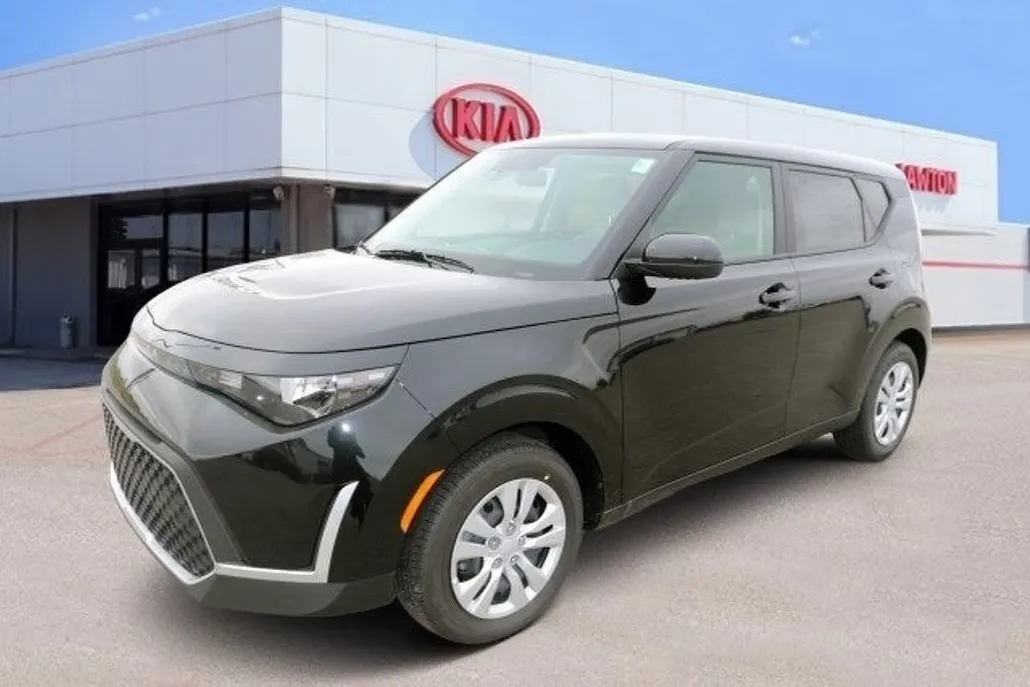 2025 Kia Soul LX photo 1