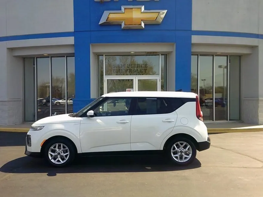 2022 Kia Soul LX photo 1